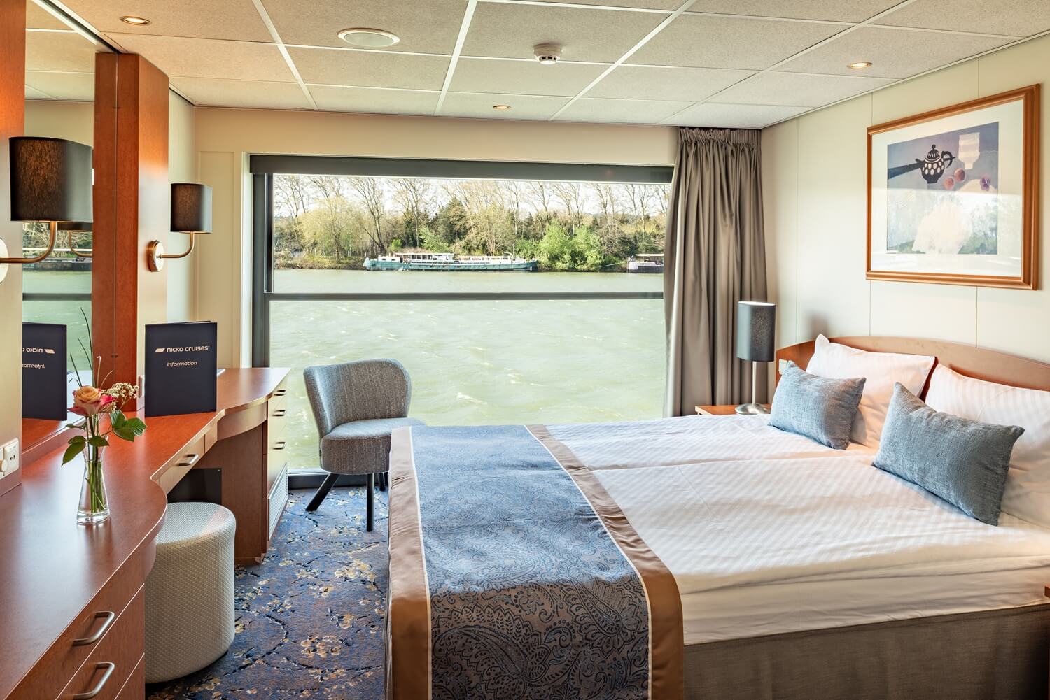 ADAC Reisebüro Robertz Gruppenreisen 2026 | Malerisches Südfrankreich mit nicko cruises - Deluxe-Kabine mit zwei Betten an Bord des Bijou du Rhône